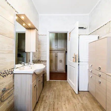 アパート Doriana 2br 5px Freepark Jacuzzi オルビア