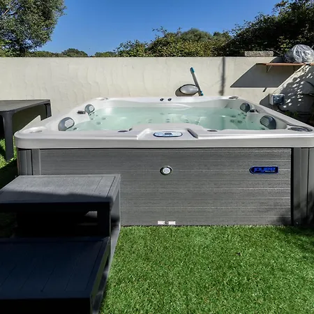 Doriana 2br 5px Freepark Jacuzzi アパート